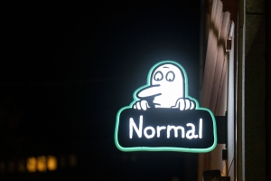 Victoria's Secret anklager Normal for å selge og importere falske parfymer