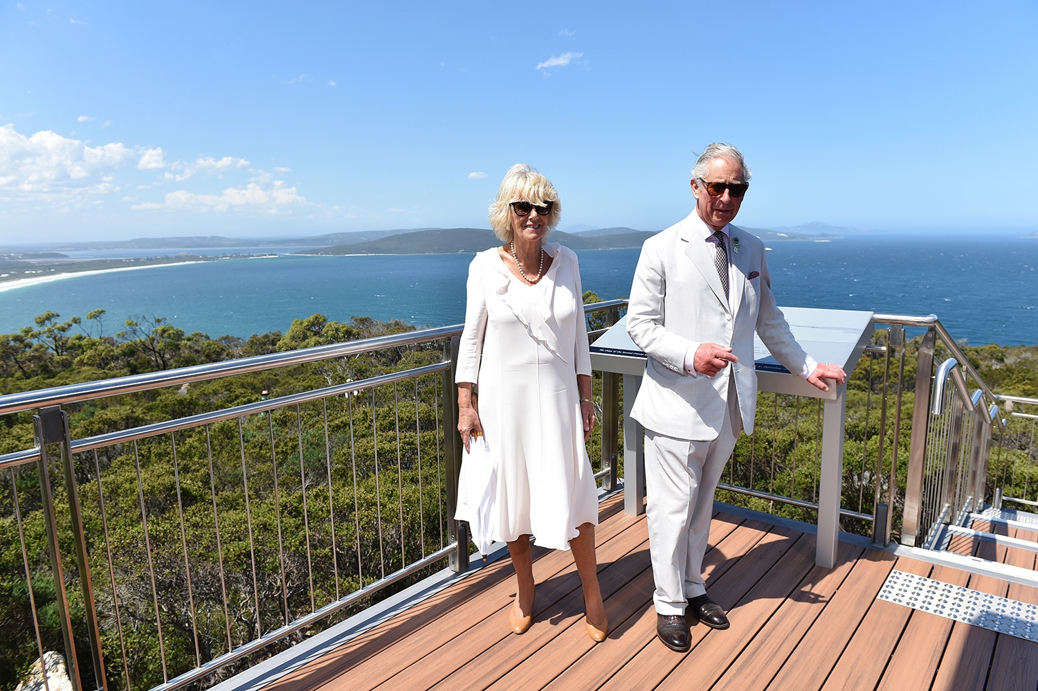 Charles og Camilla har også tidligere vært i Australia, men reisen i oktober, blir deres første besøk i landet etter at Charles ble konge. Det er også første gang en sittende britisk monark- som også er statsoverhode i Australia -besøker landet siden dronning Elizabeth var der i 2011.