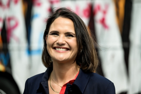 Kunnskapsminister Kari Nessa Nordtun (Ap) sier hun ikke har kontakt verken med administrasjon eller politikere om hyttesøknaden. Hun understreker at søkeren er hennes svigerfar.