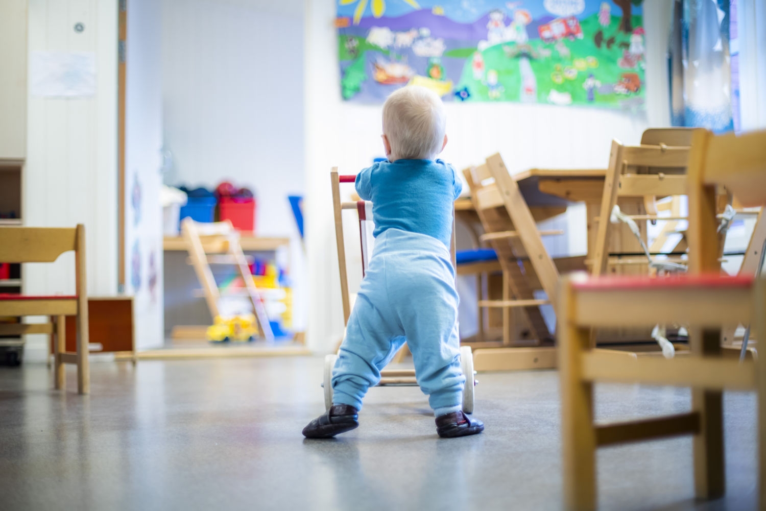 Tips til foreldre ved barnehagestart: – La barnet utforske