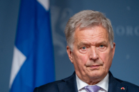 Finlands president Sauli Niinistö vil undertegne lovgiving som tillater finsk Nato-medlemskap så snart det er klart. 