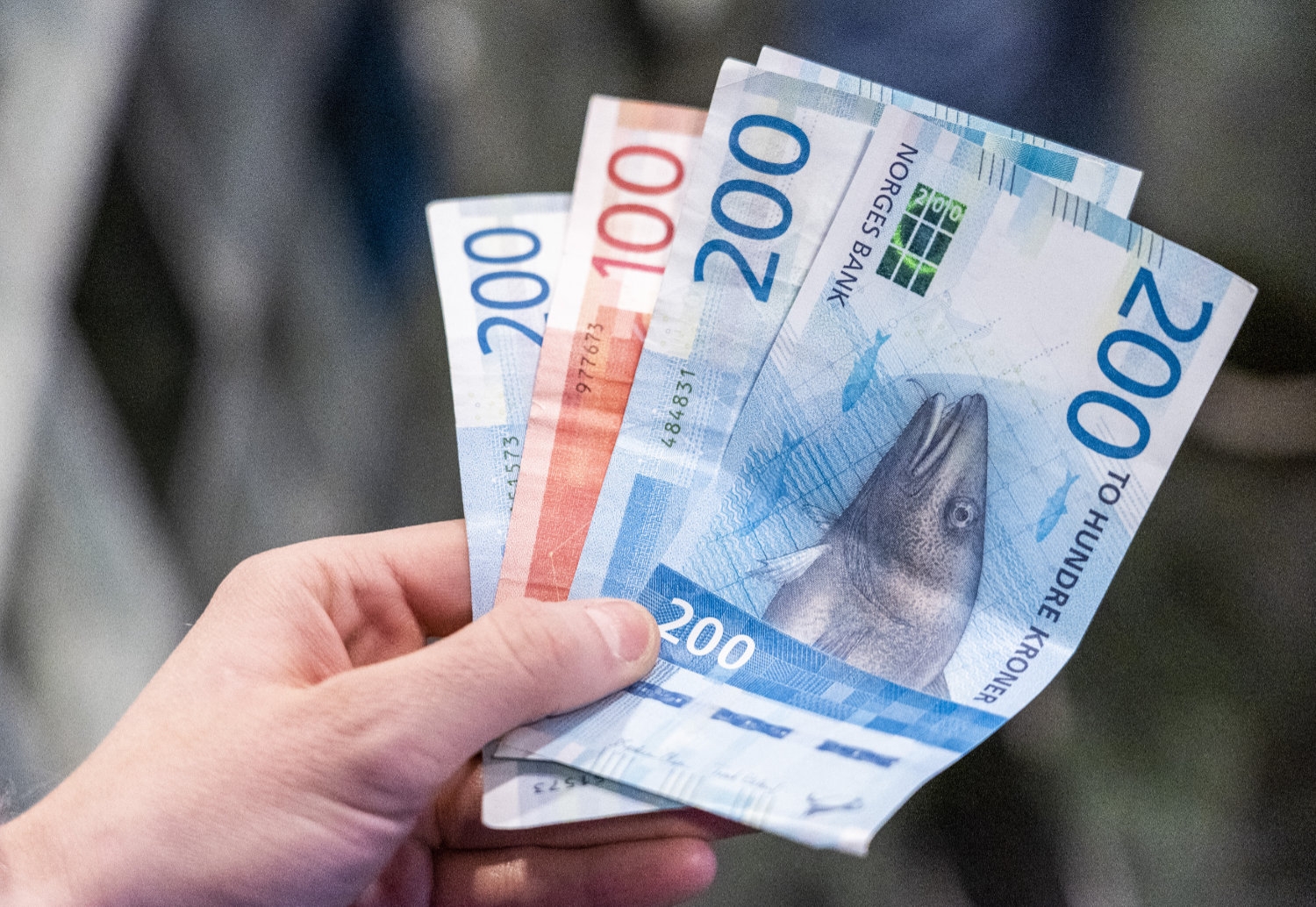 Nå risikerer butikker bot på inntil 25 millioner kroner for kontant-nekt