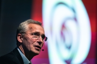 Tidligere Nato-sjef Jens Stoltenberg blir ny finansminister, erfarer flere medier.