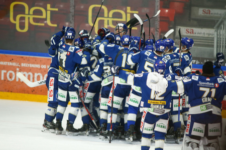 Sparta stakk av med to poeng etter 2-1 over Vålerenga på straffer i eliteserien ishockey lørdag. 