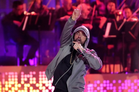 Eminem (51) slipper sitt tolvte studioalbum neste uke. Her opptrer han i Detroit i juni.