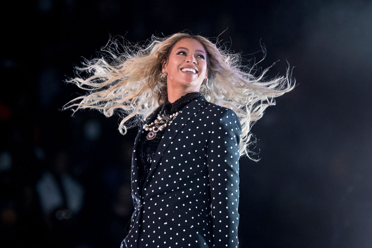 Beyoncé varsler ny musikk i mars. 