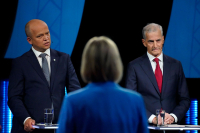 Finansminister Trygve Slagsvold Vedum (Sp) (t.v.) og statsminister Jonas Gahr Støre (Ap) under partilederdebatten i Arendal i høst.