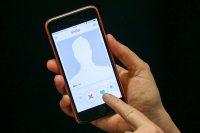 Kvinnen fant ut av samboeren og faren til parets barn hadde opprettet et forhold til en annen via sjekkeappen Tinder.