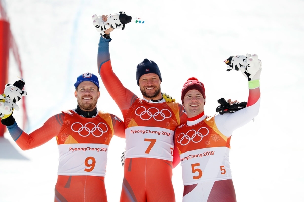 Det ble dobbelt norsk da Aksel Lund Svindal vant OL-gull i utfor menn og Kjetil Jansrud tok sølv i Jeongseon Alpine Centre under vinter-OL i Pyeongchang. Sveitseren Beat Feuz tok bronse.