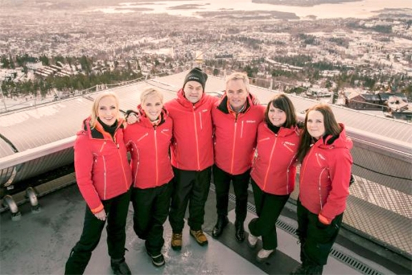 Noen av NRK Sportens reportere, kommentatorer og programledere under VM skiskyting: Karen-Marie Ellefsen, Anne Rimmen, Ole Rolfsrud, Dag Erik Pedersen, Line Andersen og Ida Nysæter Rasch.