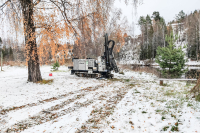 Her tas det prøver av grunnen på Holttangen