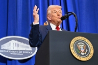 President Donald Trump hevder medier som er kritiske i sin omtale av ham og hans politikk, er «korrupte».