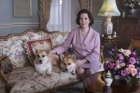 Corgidronningen: Olivia Colman spiller dronning Elizabeth II i tredje runde «The Crown». Som til tross for gode tall globalt, ikke slår an i Storbritannia – der den ikke kom med på listen over Netflix' ti mest sette serier i 2019.