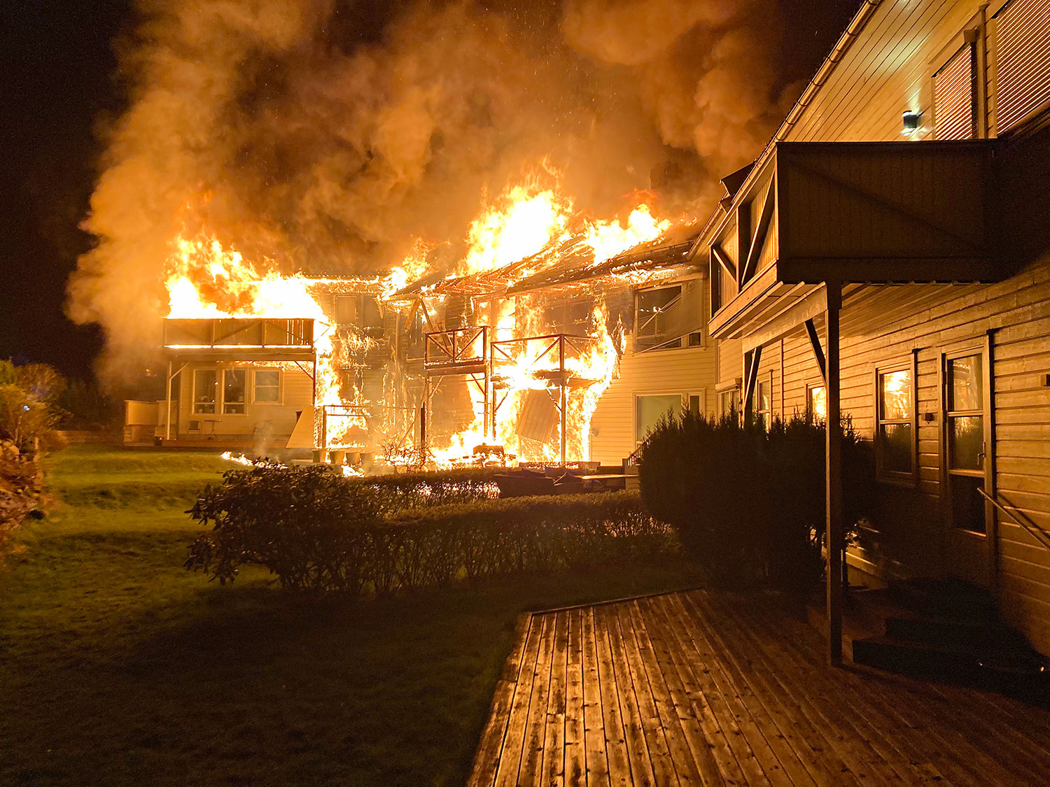 En rekke boliger ble totalskadd i brannen. 
